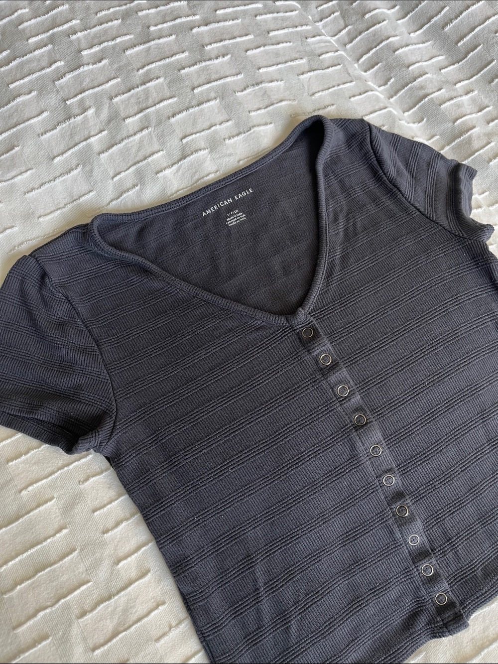American Eagle Outfitters Blue/Grey Button-Front V-Neck Short Sleeve Crop Top Sm - Picture 4 of 7
